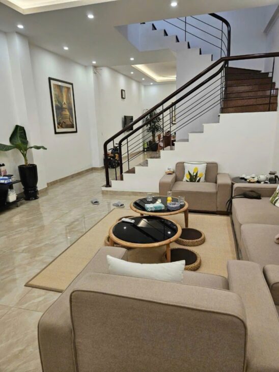 Biệt thự Ba Đình – nhà đẹp ở ngay – 102m*5 tầng – ô tô đỗ cửa – chỉ 24 tỷ