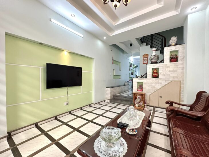 “Nhà Đẹp Ngọc Thụy, Long Biên: Sổ Đỏ Chính Chủ, Giá Tốt 0902318197