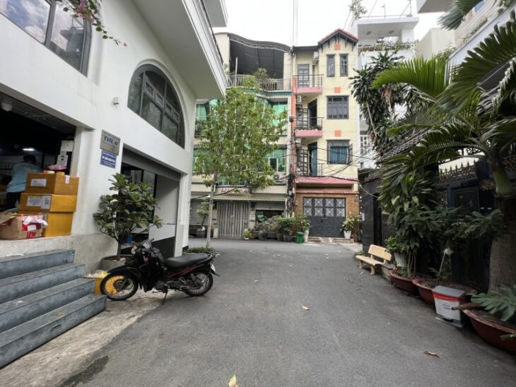 Bán nhà HXH ĐÀO DUY ANH PHÚ NHUẬN – lô góc – 4m x 15m – được xây 4 tầng.