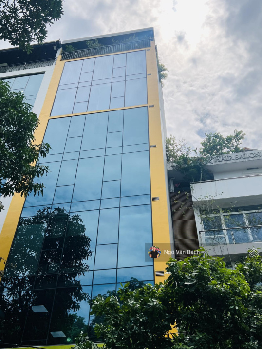 Bán tòa nhà văn phòng phố Hoàng Ngân, dòng tiền 110tr/tháng, vị trí VIP, thông sàn, 65m2 chỉ 32 tỷ