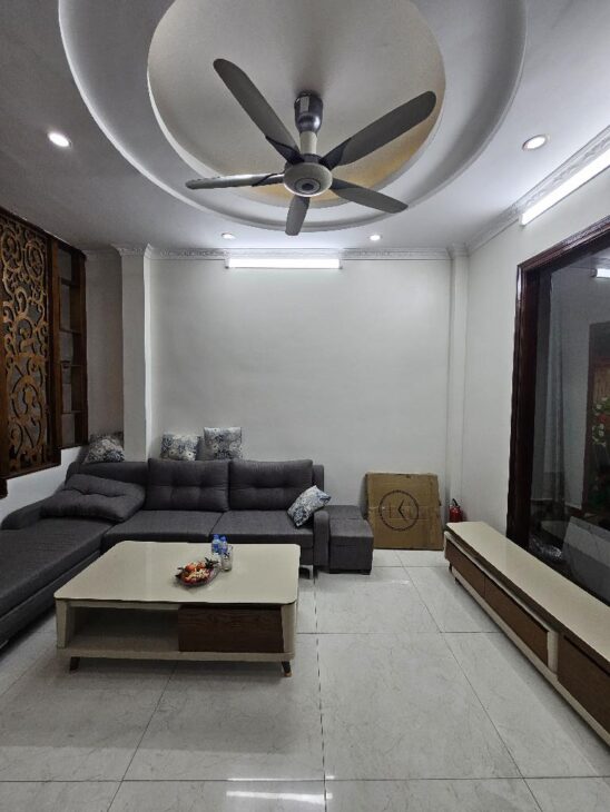 Bán nhà đẹp Ngọc Lâm – Full Nội Thất – oto đỗ cổng – nhỉnh 5 tỷ ( Thương Lượng)