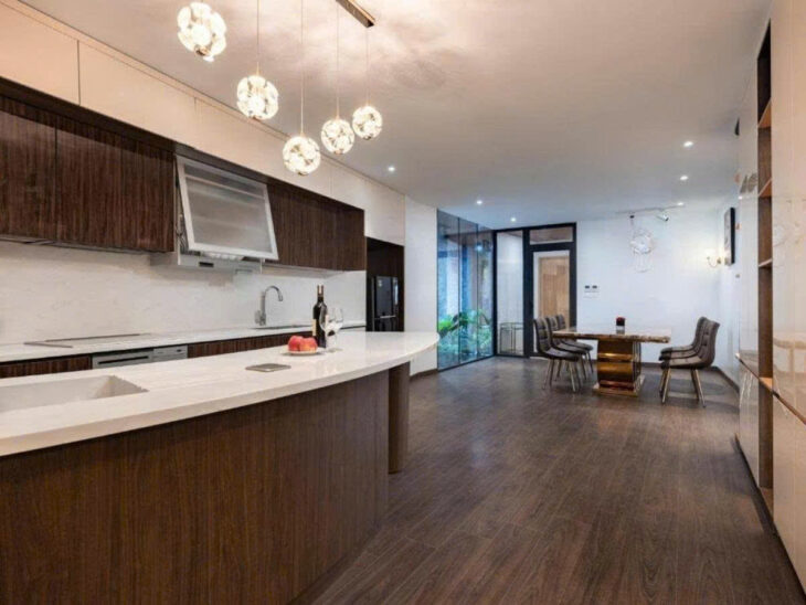 Bán tòa 10 tầng mặt phố Yên Hoa 256m2 kinh doanh 600 triệu/tháng view Hồ Tây