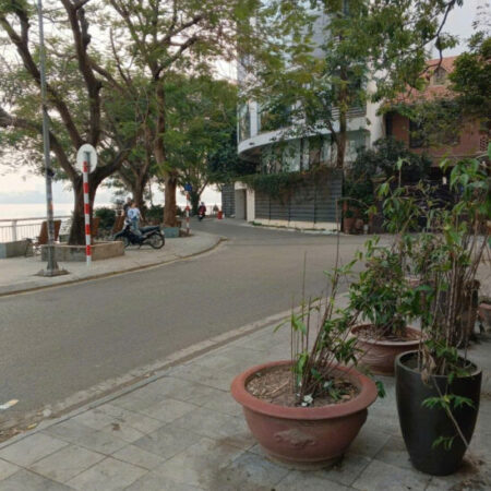 Bán nhà Cấp 4 phố Quảng Khánh 63m2 lô góc 2 mặt tiền nhỉnh 17 tỷ rất gần Hồ Tây