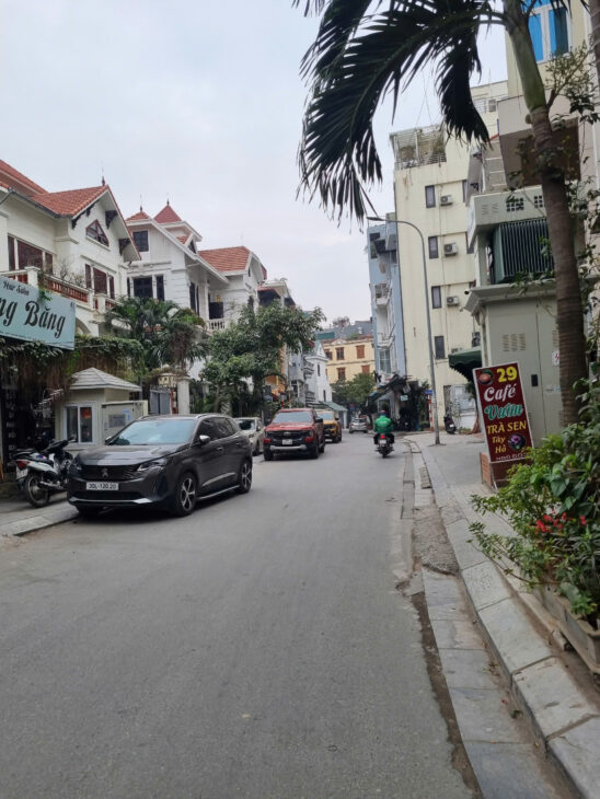 Nhà vị trí đẹp phố Võ Chí Công 431m2 mặt tền 17m có 3 mặt thoáng KD mọi loại hình