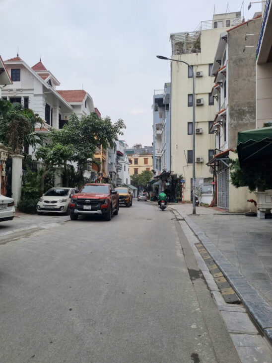 Nhà vị trí đẹp phố Võ Chí Công 431m2 mặt tền 17m có 3 mặt thoáng KD mọi loại hình