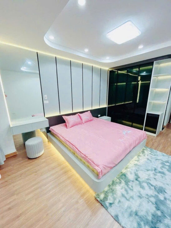 Nhà đẹp Hồ Ba Mẫu 36m2, 7T thang máy tặng full đồ hơn 8 tỷ gần Công Viên hiếm Đống Đa