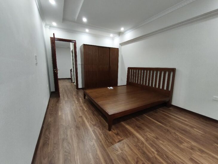 Bán nhàđẹp ở ngay Nguyễn Văn Cừ – Ô tô bé – View cầu chương dương – 8.5tỷ( Thương lượng)