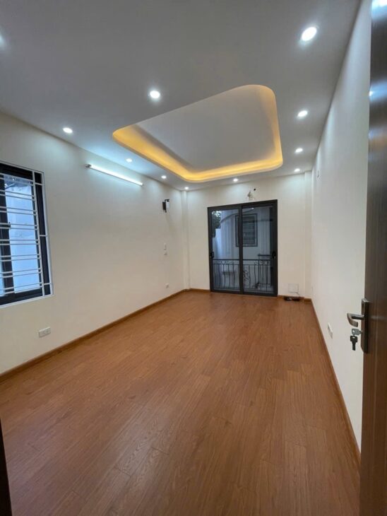 Bán nhà đẹp Ngọc Lâm – Oto – Ngõ Nông- 40m2 – 5 Tầng – Nhỉnh 6 tỷ( Thương Lượng)