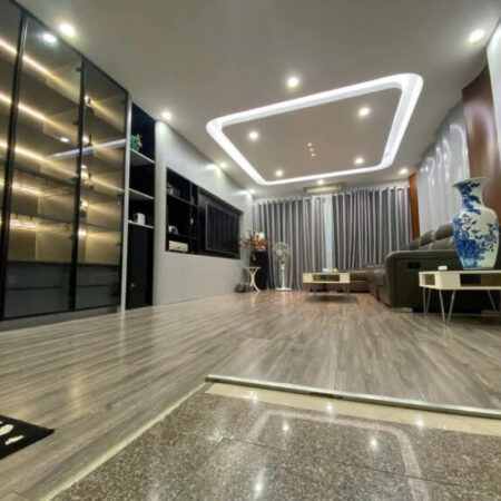 Bán gấp nhà phố Yên Phụ 48m2, 5 tầng cực đẹp tặng full nội thất tiền tỷ gần Hồ Tây