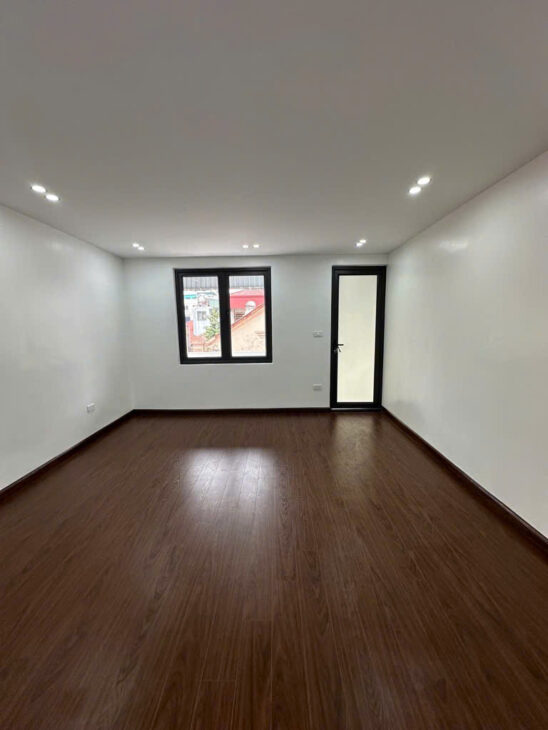 Giá hời! Bán nhà Cự Lộc, Láng, Ngã Tư Sở, 32m2, nhỉnh 7 tỷ, đẹp lung linh, ở ngay, vị trí đắc địa