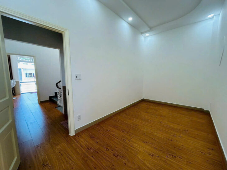 BÁN NHÀ BỀ NGANG HƠN 6M, 2 LẦU CÓ SÂN THƯỢNG, KHU KHÔNG NGẬP NƯỚC, LH EM XEM NHÀ NGAY 0333295552