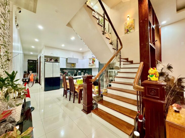 GẤP BÁN NHÀ 3 TẦNG, 3 MÊ FULL NỘI THẤT CAO CẤP – ĐỐI DIỆN BẾN XE – TỐNG DUY TÂN -LIÊN CHIẾU – GIÁ