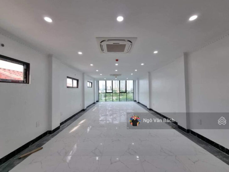 Bán tòa nhà văn phòng phố Hoàng Ngân, dòng tiền 110tr/tháng, vị trí VIP, thông sàn, 65m2 chỉ 32 tỷ