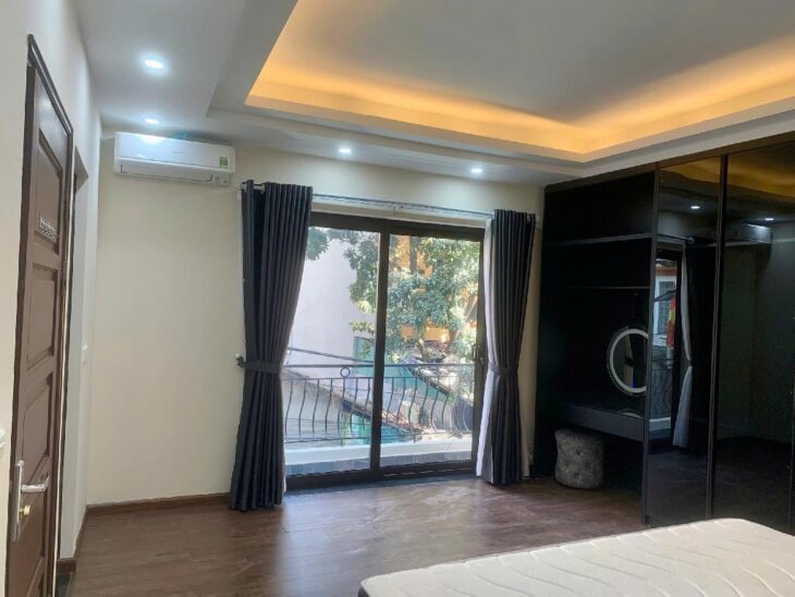 Bán nhàđẹp ở ngay Nguyễn Văn Cừ – Ô tô bé – View cầu chương dương – 8.5tỷ( Thương lượng)