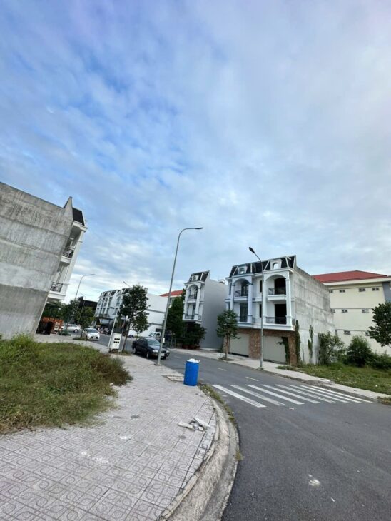 Cần bán đất mặt tiền đường nhựa 13m gần KCN Vsip 2 đối diện trường học cấp 1, cấp 2 phú chánh