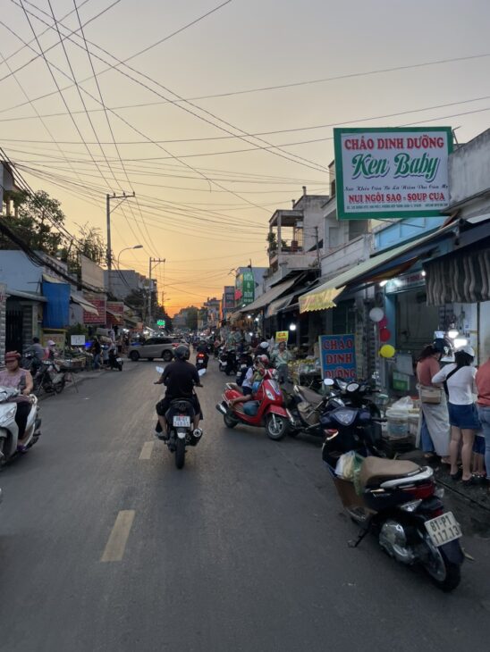 GẤP BÁN CĂN HỘ DV 6 TẦNG (30×35) MẶT TIỀN NGUYỄN VĂN QUÁ, QUẬN 12 GIÁ SIÊU VIP