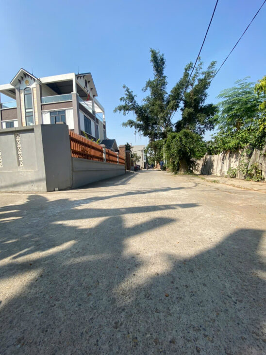 BÁN ĐẤT UY NỖ, ĐÔNG ANH. BÌA LÀNG, ĐƯỜNG Ô TÔ TRÁNH. DT 100M2, MT 5,39M. GIÁ 7,8 TỶ.