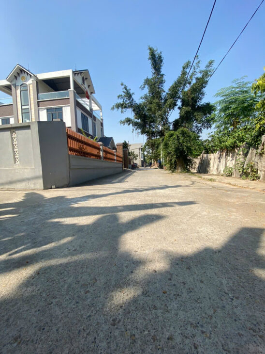 BÁN ĐẤT UY NỖ, ĐÔNG ANH. BÌA LÀNG, ĐƯỜNG Ô TÔ TRÁNH. DT 100M2, MT 5,39M. GIÁ 7,8 TỶ.