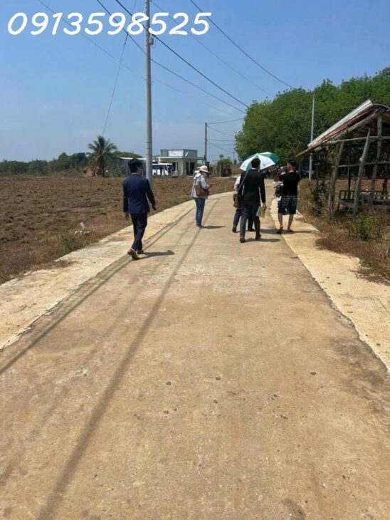 Cần tiền xly cv trước tết bán lỗ 1500 m2. giá 290tr đường 7m, có nhà nhỏ vườn cây trái.