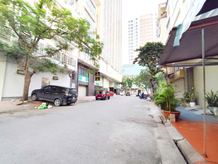 Lô 22 Lê Hồng Phong, 60m 4 tầng mặt trục chính, Giá 11 tỉ bán hàng siêu đẹp