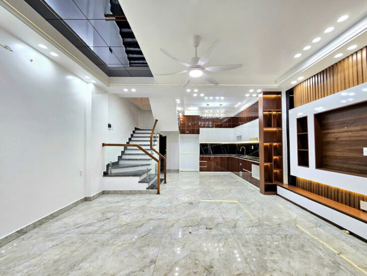 Bán nhà Khúc Thừa Dụ, 47m 4 tầng, mới tinh, ô.tô đỗ cửa, GIÁ 3.98 tỉ