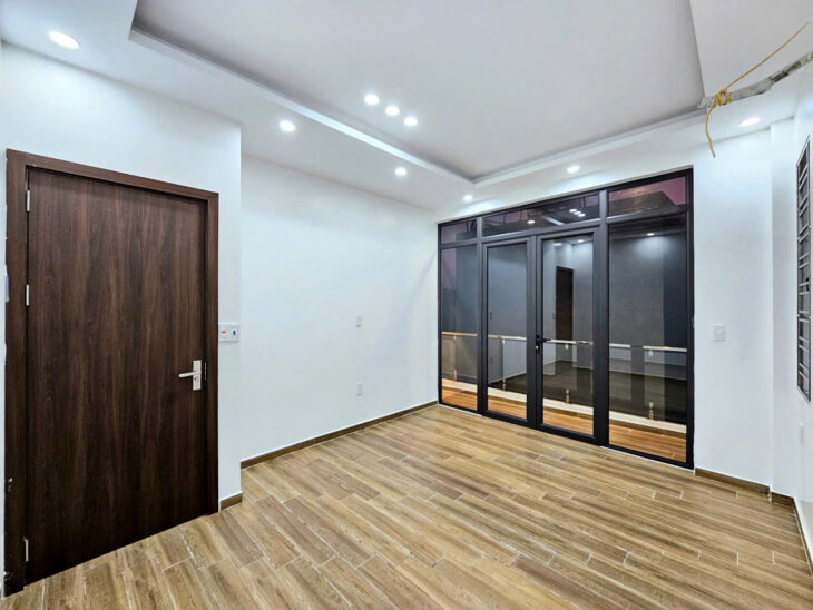 Bán nhà Khúc Thừa Dụ, 47m 4 tầng, mới tinh, ô.tô đỗ cửa, GIÁ 3.98 tỉ