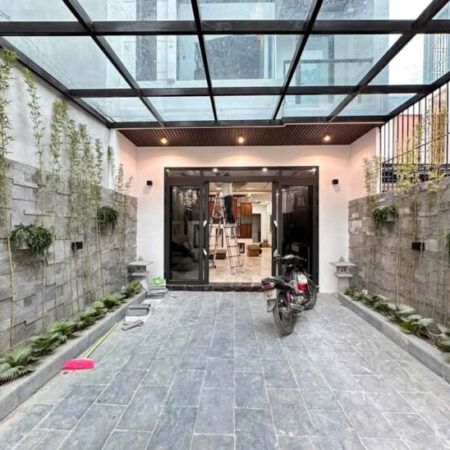 Nhà Khúc Thừa Dụ, 107m 3 tầng độc lập, sân cổng, mặt ngõ thẳn ô.tô, Giá 5.5 tỉ