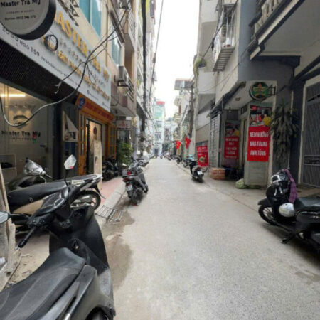 Cần bán nhà 7 tầng tại Pháo Đài Láng. 18.2 tỷ,