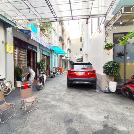 Bán nhà Thiên Lôi, 62m 3 tầng, ô.tô đỗ cửa, vị trí cực nông, Giá 4.2 tỉ gần AEON