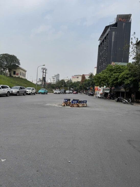 Bán nhà mặt phố Ngọc Thuỵ 45m2 mặt tiền 8,5m – Kinh Doanh, Conterner tránh- 9 tỷ ( Thương Lượng)