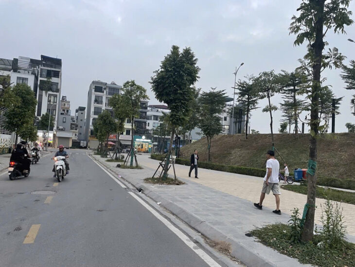 Bán nhà mặt phố Ngọc Thuỵ 45m2 mặt tiền 8,5m – Kinh Doanh, Conterner tránh- 9 tỷ ( Thương Lượng)