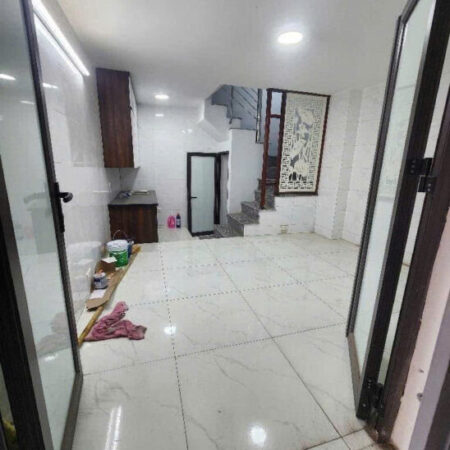 Bán Nhà Lĩnh Nam, 19m 3 Tầng 2 Phòng, Giá 1.68 tỷ Sổ Đổ chung