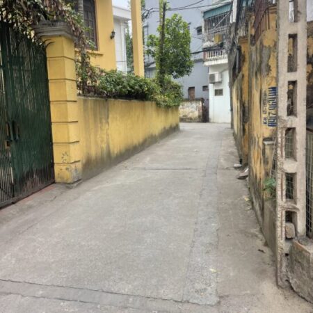 BÁN NHÀ C4- NGỌC THỤY- LONG BIÊN- CẠNH MIPEC- OTO VÀO NHÀ- PHÂN LÔ- 3TY5