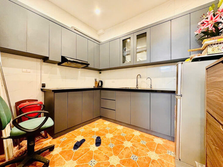 Biệt thự Ngã Tư Sở 32 mét, 4 tầng, 3 phòng ngủ, nhà mới cứng, sổ đỏ chính chủ. Ngõ nông rộng rãi,