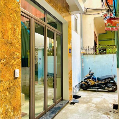 BÁN NHÀ TÂN TRIỀU-HÀ ĐÔNG, NGÕ 3 GÁC, BÃI GỬI Ô TÔ, DT 32m x 4T, MT 3.7m . GIÁ 5.8 TỶ