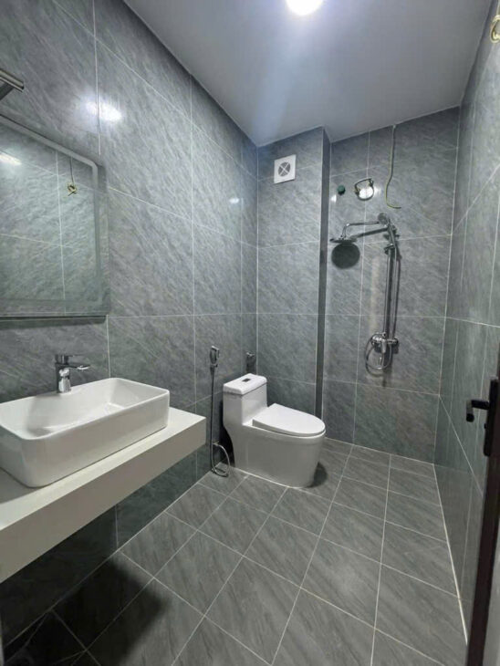 BÁN NHÀ PHỐ BẠCH MAI, 30M2 x 5 tầng xây mới, vài bước ra phố, cạnh TTTM chợ mơ,nhỉnh 5 TỶ.