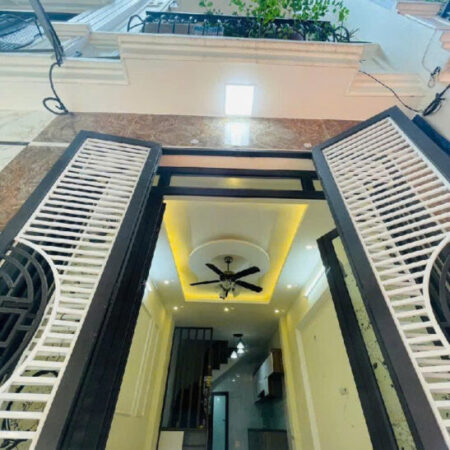 Bán Nhà Lĩnh Nam 32m 5 Tầng 4 Phòng Full Nội Thất Giá 5.19 Tỷ Sổ Riêng