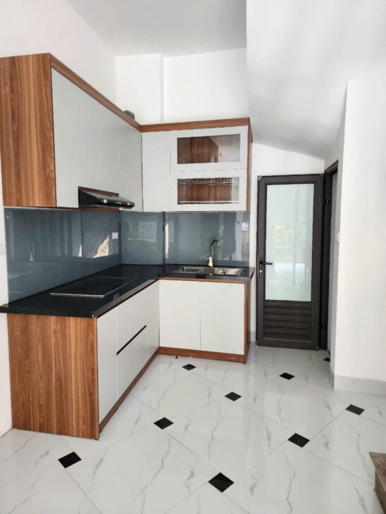 Bán nhà KIM NGƯU, 30m2, 4,8 TỶ, ngõ ba gác tránh, lên tầng nhìn ra phố, HIẾM.