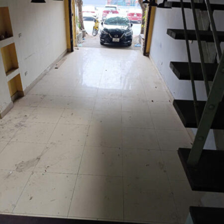 GARA Ô TÔ – KINH ĐOANH – Ô TÔ TRÁNH – ĐỖ – NGÕ SAU XE MÁY TRÁNH BA Nguyễn Văn Linh 64m, 4T, MT 4m.