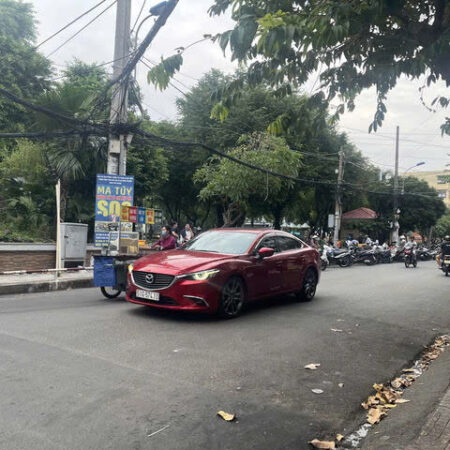 NGAY CÔNG VIÊN PHÚ NHUẬN, XE HƠI ĐỖ CỬA, MỚI Ở NGAY