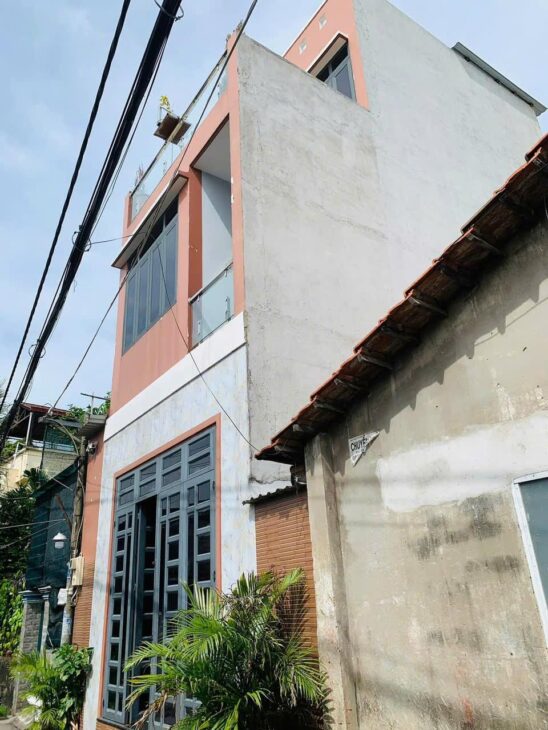 Chỉ 3.98 TỶ – hẻm xe tải vô nhà- 3 tầng BTCT – Quận 12