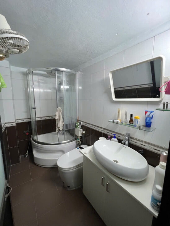 Bán nhà phố Minh Khai, 65m2, 2 nhà ra ô tô, trước sau đều có sân rộng, ngõ thông, 10.x TỶ.