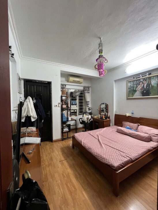 Bán nhà phố Minh Khai, 65m2, 2 nhà ra ô tô, trước sau đều có sân rộng, ngõ thông, 10.x TỶ.