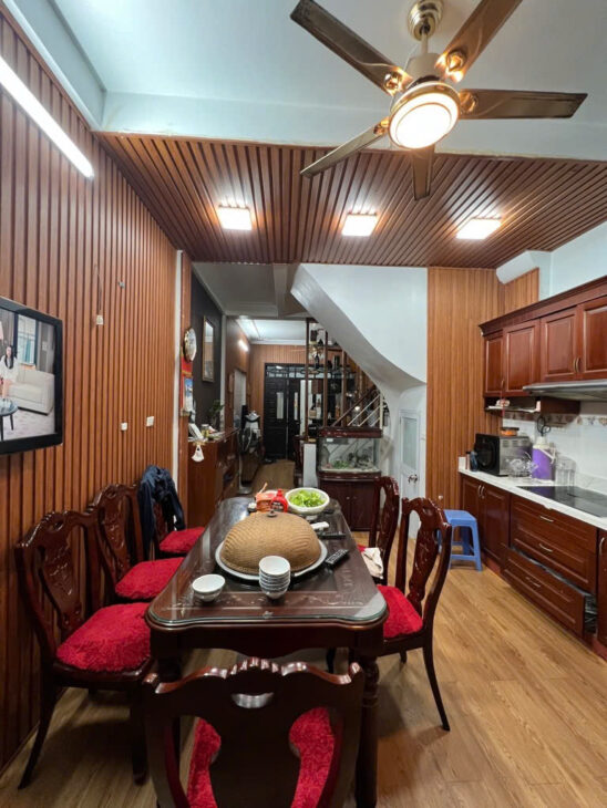 Bán nhà phố Minh Khai, 65m2, 2 nhà ra ô tô, trước sau đều có sân rộng, ngõ thông, 10.x TỶ.