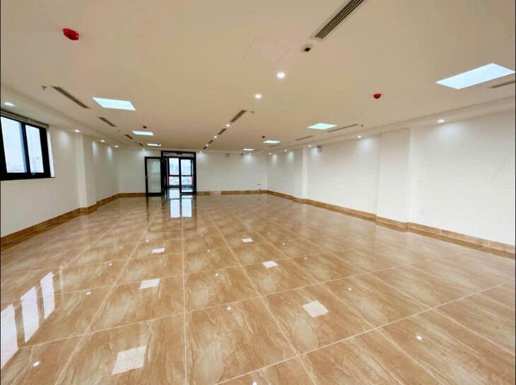 Mặt phố Lạc Long Quân 120m2, 8 tầng có hầm, MT9.4m vỉa hè 6m kinh doanh QH ổn định