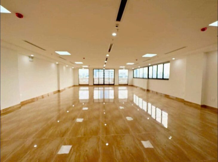 Mặt phố Lạc Long Quân 120m2, 8 tầng có hầm, MT9.4m vỉa hè 6m kinh doanh QH ổn định