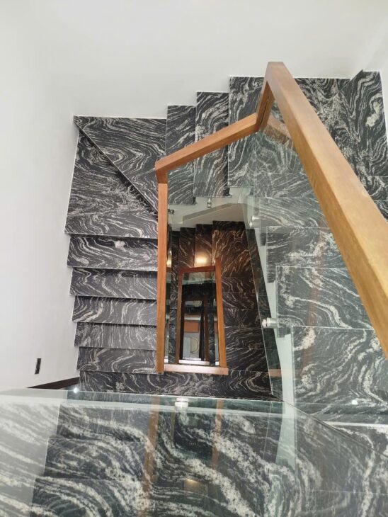 NHÀ MỚI FULL NỘI THẤT GẦN AEON MALL LONG BIÊN