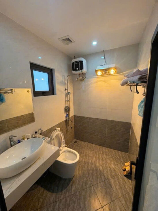 BÁN NHÀ PHỐ NGỌC LÂM 5 TẦNG, LÔ GÓC FULL NỘI THẤT 36M2, 7.9 TỶ. LONG BIÊN.