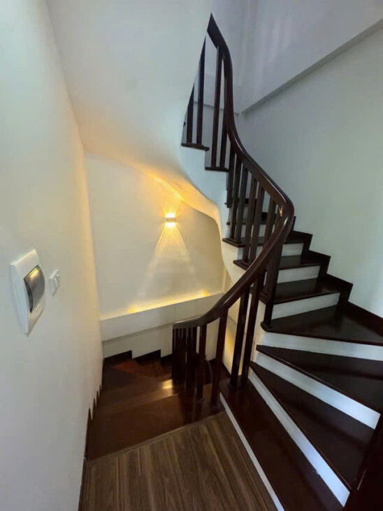 BÁN NHÀ PHỐ NGỌC LÂM 5 TẦNG, LÔ GÓC FULL NỘI THẤT 36M2, 7.9 TỶ. LONG BIÊN.