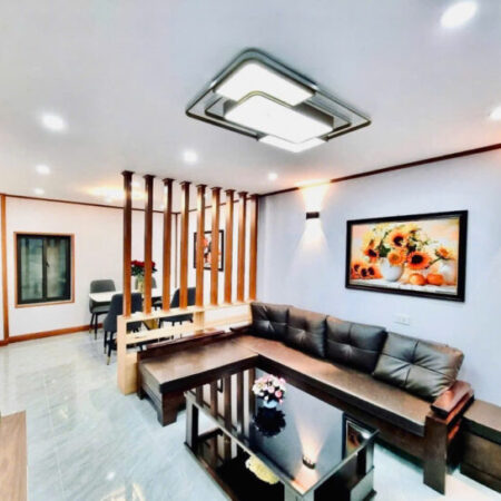 Lộc xuân giảm 400tr bán nhanh nhà Bồ Đề nhà Diện tích 37m² chỉ 6.1 tỷ – một nhà ra mặt phố, tiện